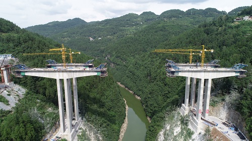 1602213600831123.jpg ¹óÖÝÑØÓ¡ËÉÎå·Ö²¿ÉßÍ·ÌØ´óÇÅÓÒ·ùÒ»Á¬ÁºÊ©¹¤¹ý°ë.jpg